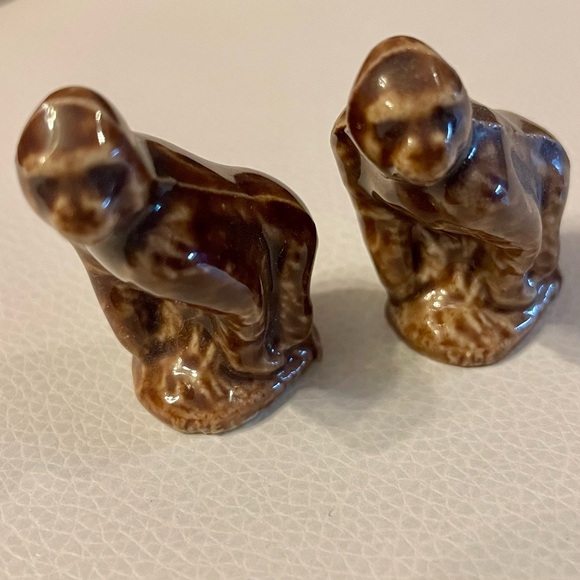 Vintage Wade Whimsy ceramic porcelain - 2 brown gorillas /Collectables from Eng. - Picture 2 of 6